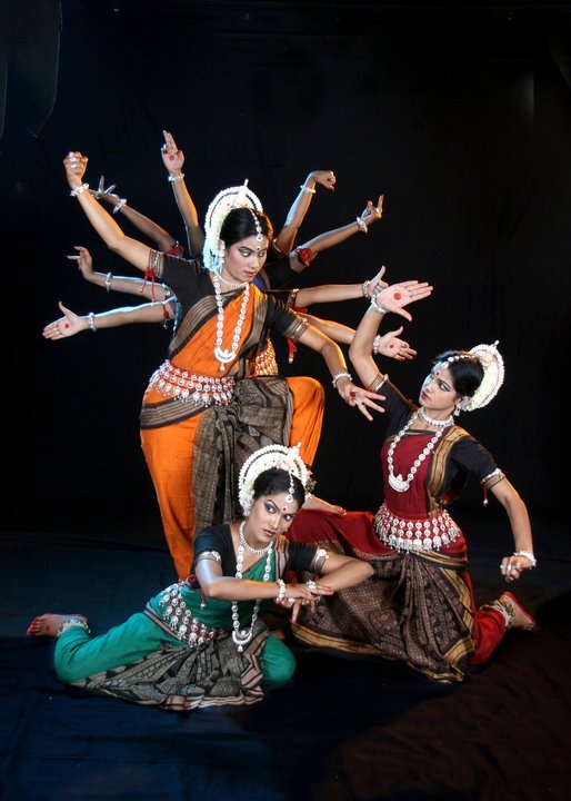 东印度古典三道弯奥迪西天女舞蹈课程-基本功